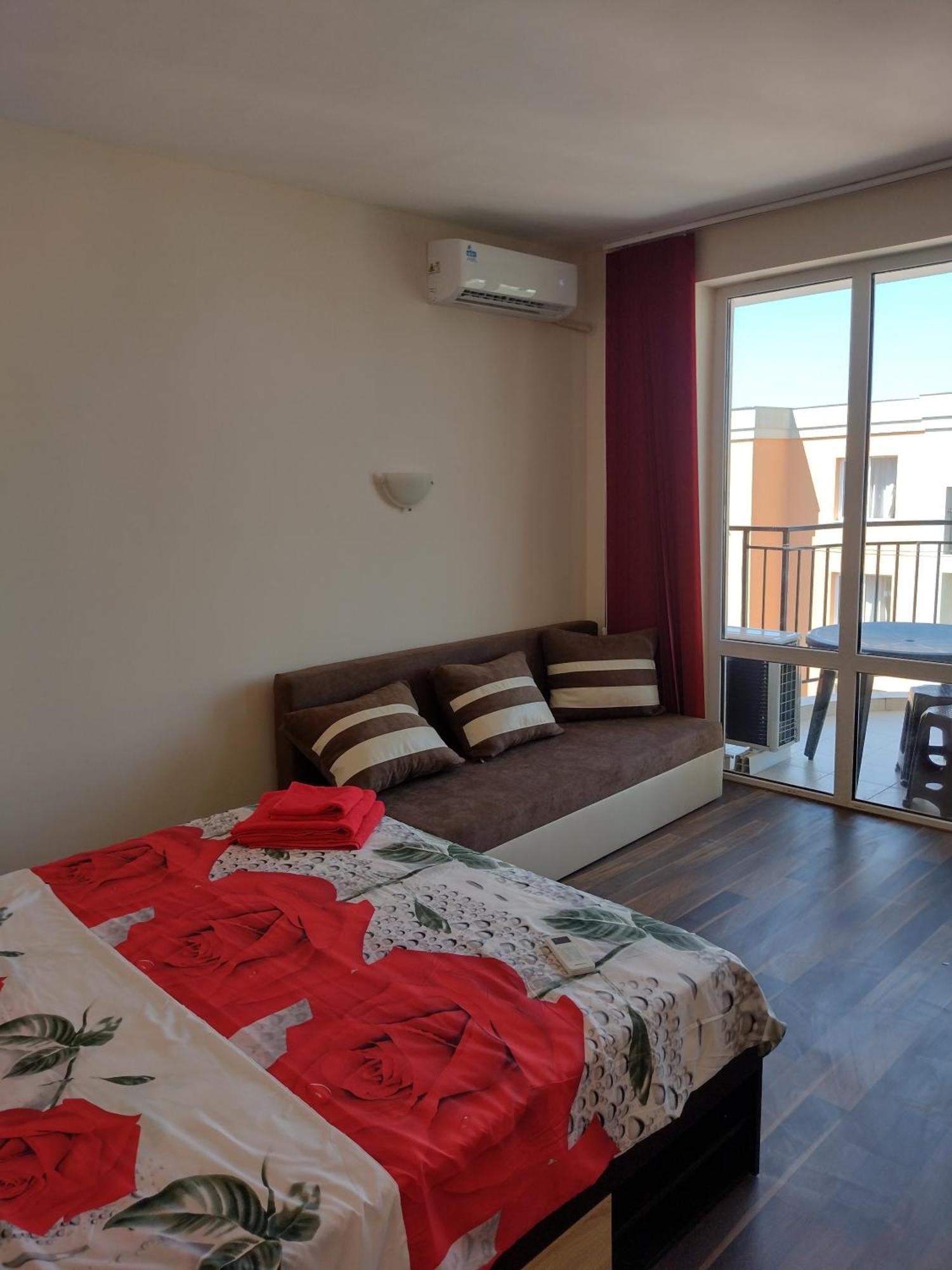 ред хаус Apartment Sunny Beach